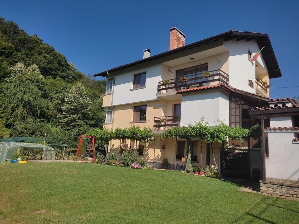 Къща Поколения Trjawna Exterior foto